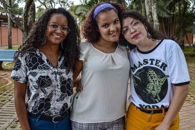 As ex-alunas Lorrane Braz (23), Dayana Taína da Silva (22) e Juliana Stéfane Carvalho (21)(foto: Nicolas Braga/Esp. CB/D.A Press ) As ex-alunas Lorrane Braz (23), Dayana Taína da Silva (22) e Juliana Stéfane Carvalho (21)(foto: Nicolas Braga/Esp. CB/D.A Press )