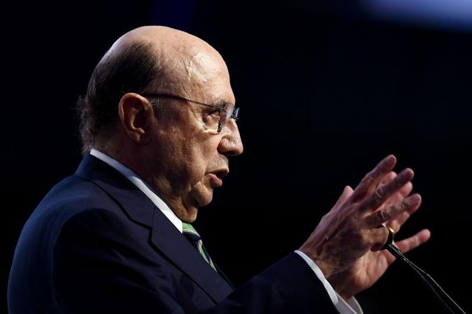 Meirelles: legendas buscadas pelo ex-ministro da Fazenda somam quase dois minutos de tempo de TV no horário eleitoral gratuito(foto: Evaristo Sá/AFP ) Meirelles: legendas buscadas pelo ex-ministro da Fazenda somam quase dois minutos de tempo de TV no horário eleitoral gratuito(foto: Evaristo Sá/AFP )
