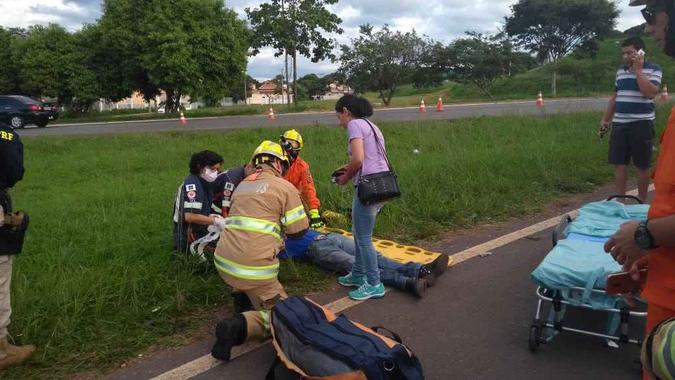 Militares atenderam a ocorrência com 30 homens e oito viaturas(foto: Corpo de Bombeiros/Divulgação) Militares atenderam a ocorrência com 30 homens e oito viaturas(foto: Corpo de Bombeiros/Divulgação)