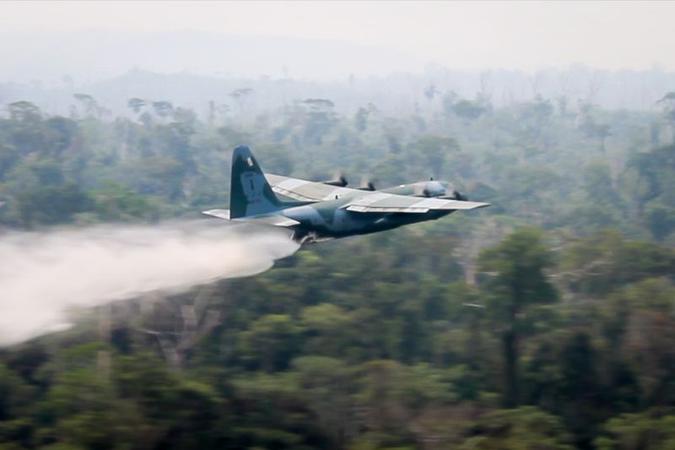 Força Aérea Brasileira (FAB) emprega aeronaves no combate aos incêndios na Amazônia(foto: Ala 6/FAB) Força Aérea Brasileira (FAB) emprega aeronaves no combate aos incêndios na Amazônia(foto: Ala 6/FAB)