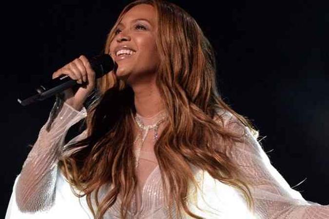 Com 'Run the World (Girls)', Beyoncé aparece na lista de Michelle Obama(foto: Robyn Beck/ AFP Photo) Com 'Run the World (Girls)', Beyoncé aparece na lista de Michelle Obama(foto: Robyn Beck/ AFP Photo)