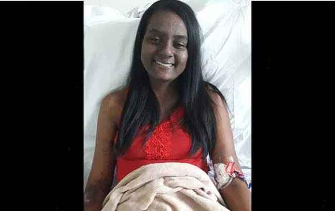 Talita, hoje, ainda internada no hospital: primeiros passos e antibióticos para combater infecções persistentes(foto: Arquivo pessoal) Talita, hoje, ainda internada no hospital: primeiros passos e antibióticos para combater infecções persistentes(foto: Arquivo pessoal)