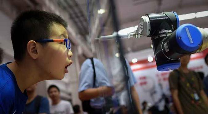 A China já é o primeiro mercado para os robôs industriais, com 141.000 unidades vendidas no ano passado (foto: AFP) A China já é o primeiro mercado para os robôs industriais, com 141.000 unidades vendidas no ano passado (foto: AFP)