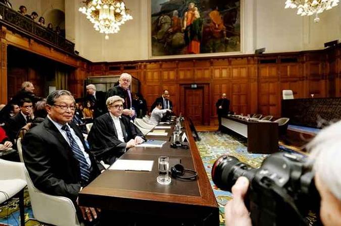 Decisão do tribunal acontece dias depois de uma comissão do governo birmanês ter concluído que alguns soldados haviam cometido crimes de guerra contra os rohingyas(foto: Robin VAN LONKHUIJSEN / ANP / AFP) Decisão do tribunal acontece dias depois de uma comissão do governo birmanês ter concluído que alguns soldados haviam cometido crimes de guerra contra os rohingyas(foto: Robin VAN LONKHUIJSEN / ANP / AFP)