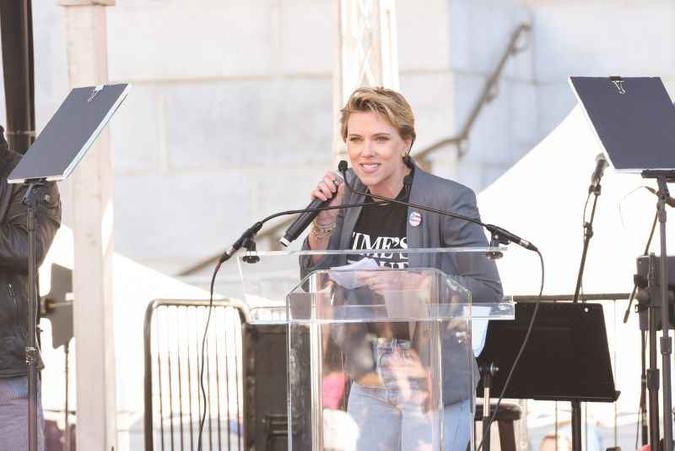 Ativista, Scarlett Johansson participou da marcha pelas mulheres no Estados Unidos no começo do ano(foto: Presley Ann) Ativista, Scarlett Johansson participou da marcha pelas mulheres no Estados Unidos no começo do ano(foto: Presley Ann)