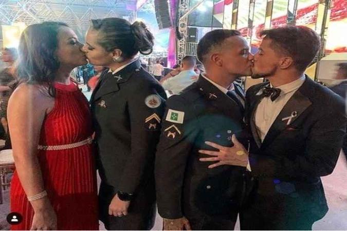 Os que festejavam publicaram fotos dos momentos da formatura ao lado de seus companheiros ou companheiras, mas os casais homossexuais que tiveram a mesma atitude está sofrendo ataques. (foto: Instagram/Reprodução) Os que festejavam publicaram fotos dos momentos da formatura ao lado de seus companheiros ou companheiras, mas os casais homossexuais que tiveram a mesma atitude está sofrendo ataques. (foto: Instagram/Reprodução)