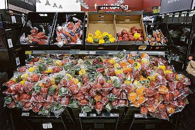 Produtos em mercado no Sul de Londres: embalagem não poderá ser usada após 2021(foto: Justin Tallis/AFP) Produtos em mercado no Sul de Londres: embalagem não poderá ser usada após 2021(foto: Justin Tallis/AFP)