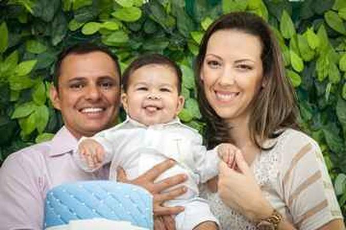 Para Lewander e Cristiane, a adoção foi a alternativa para o sonho de ter um filho.(foto: Arquivo Pessoal) Para Lewander e Cristiane, a adoção foi a alternativa para o sonho de ter um filho.(foto: Arquivo Pessoal)