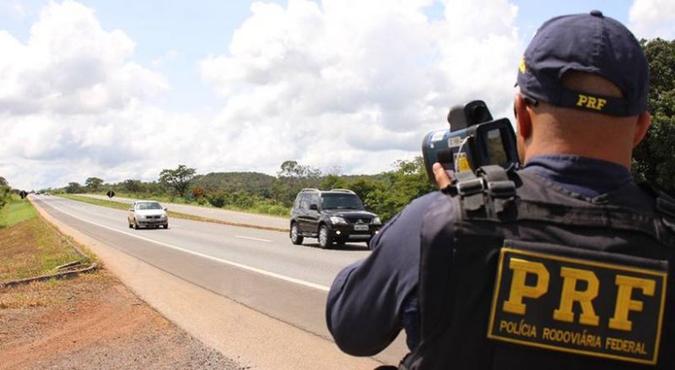 Fiscalização foi intensificada este ano. Média de 157 multas por excesso de velocidade diariamente(foto: PRF/Divulgação) Fiscalização foi intensificada este ano. Média de 157 multas por excesso de velocidade diariamente(foto: PRF/Divulgação)