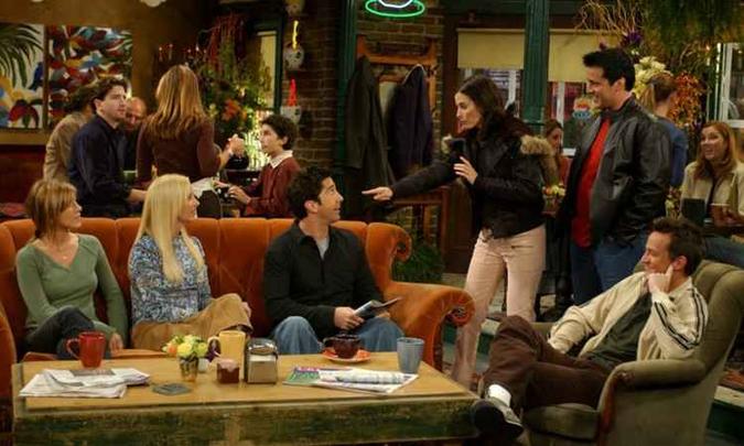 O sofá era o cantinho reservado dos seis amigos na cafeteria Central Perk, um dos cenários do seriado(foto: Facebook/Reprodução) O sofá era o cantinho reservado dos seis amigos na cafeteria Central Perk, um dos cenários do seriado(foto: Facebook/Reprodução)
