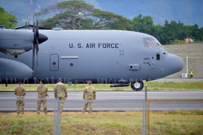 Vídeos e fotos postados em uma conta no Twitter, cuja autenticidade não foi confirmada, mostram os destroços de um avião. Na fuselagem do avião aparece o emblema da Força Aérea americana.(foto: Raul ARBOLEDA / AFP) Vídeos e fotos postados em uma conta no Twitter, cuja autenticidade não foi confirmada, mostram os destroços de um avião. Na fuselagem do avião aparece o emblema da Força Aérea americana.(foto: Raul ARBOLEDA / AFP)