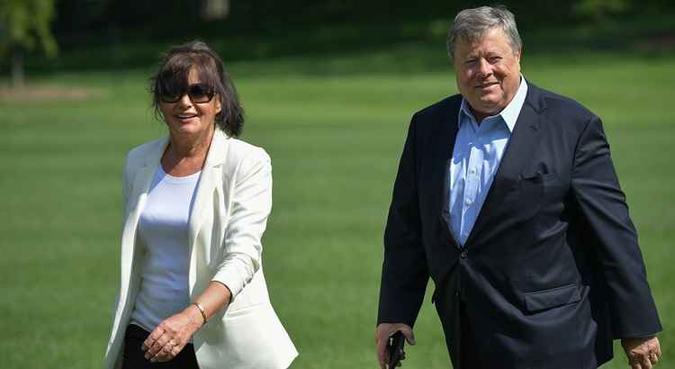 Os sogros do presidente Donald Trump, Viktor e Amalija Knavs, fizeram o juramento de cidadania(foto: AFP) Os sogros do presidente Donald Trump, Viktor e Amalija Knavs, fizeram o juramento de cidadania(foto: AFP)