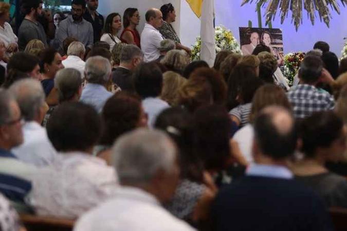 Ao menos 300 pessoas acompanham a missa na Igreja Nossa Senhor do Lago(foto: Luis Nova/ Esp.CB / D.A Press) Ao menos 300 pessoas acompanham a missa na Igreja Nossa Senhor do Lago(foto: Luis Nova/ Esp.CB / D.A Press)