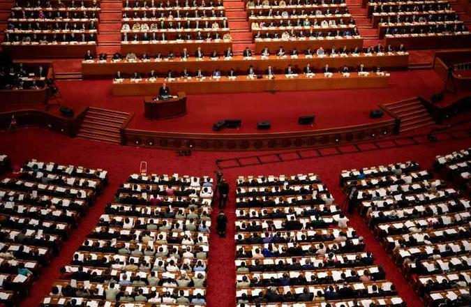 Xi Jinping discursa ante os mais de 3 mil delegados do Partido Comunista Chinês, no Grande Salão do Povo, no coração da capital (foto: AFP / Noel CELIS) Xi Jinping discursa ante os mais de 3 mil delegados do Partido Comunista Chinês, no Grande Salão do Povo, no coração da capital (foto: AFP / Noel CELIS)