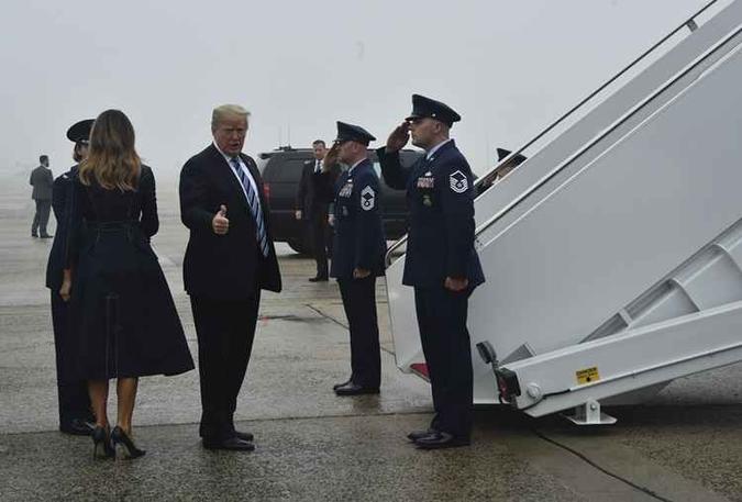 Trump será acompanhado por sua esposa, Melania, em um dia que simboliza a unidade nacional, uma ocasião que lhe dá uma pausa temporária de um momento particularmente difícil em Washington. (foto: Nicholas Kamm / AFP) Trump será acompanhado por sua esposa, Melania, em um dia que simboliza a unidade nacional, uma ocasião que lhe dá uma pausa temporária de um momento particularmente difícil em Washington. (foto: Nicholas Kamm / AFP)