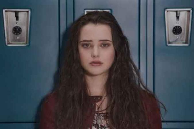 Katherine Langford que interpreta a atriz principal da série foi indicada ao Globo de Ouro(foto: Netflix/Reprodução) Katherine Langford que interpreta a atriz principal da série foi indicada ao Globo de Ouro(foto: Netflix/Reprodução)