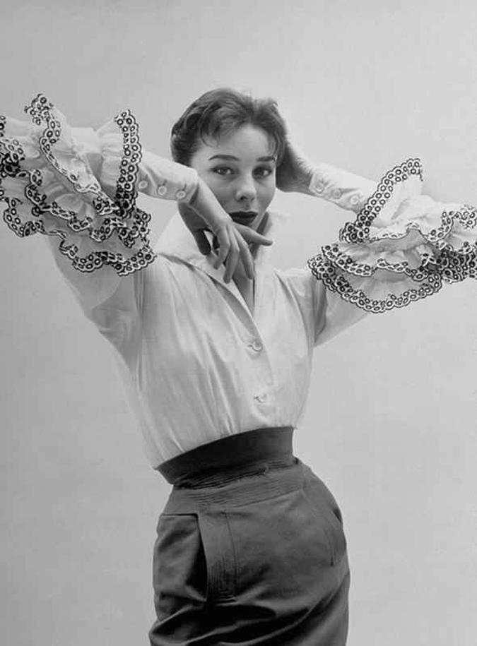 Sua primeira coleção, Separates, foi apresentada em fevereiro de 1952 com um desfile liderado por Bettina Graziani. A Sua primeira coleção, Separates, foi apresentada em fevereiro de 1952 com um desfile liderado por Bettina Graziani. A