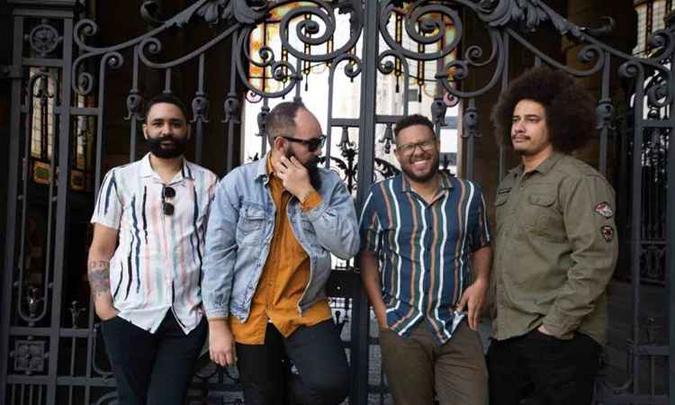 Com membros cariocas e brasilienses, a banda Erlier surgiu em americana, como projeto solo de Lucas Macedo. Sábado (23/11), no espaço N27, lançam o primeiro EP, 'Partir'(foto: Yvã Santos/Divulgação) Com membros cariocas e brasilienses, a banda Erlier surgiu em americana, como projeto solo de Lucas Macedo. Sábado (23/11), no espaço N27, lançam o primeiro EP, 'Partir'(foto: Yvã Santos/Divulgação)