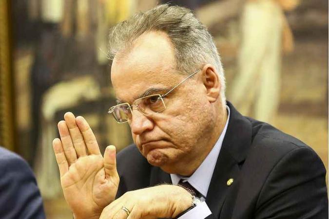 O relator Samuel Moreira aponta O relator Samuel Moreira aponta