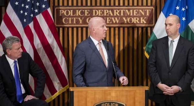 A polícia de Nova York garantiu que vai identificar os responsáveis pelo ato(foto: AFP) A polícia de Nova York garantiu que vai identificar os responsáveis pelo ato(foto: AFP)