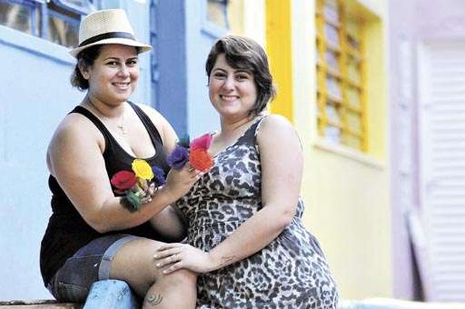 Andressa e Dianne ficaram amigas no trabalho e logo começaram a namorar: Andressa e Dianne ficaram amigas no trabalho e logo começaram a namorar:
