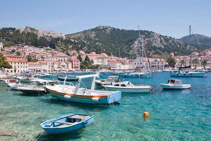 Praia da ilha de Hvar, na Croácia(foto: Daniel Newcombe/Flickr) Praia da ilha de Hvar, na Croácia(foto: Daniel Newcombe/Flickr)
