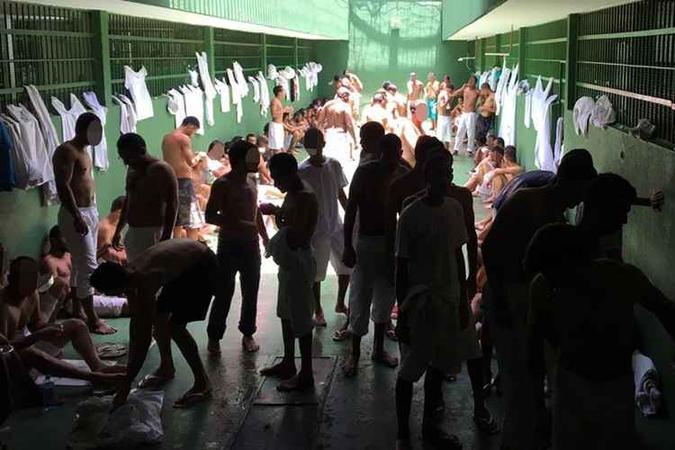 Noventa e sete presos tiveram de retornar para a carceragem do Departamento de Polícia Especializada (DPE)(foto: Sinpol/Divulgação) Noventa e sete presos tiveram de retornar para a carceragem do Departamento de Polícia Especializada (DPE)(foto: Sinpol/Divulgação)