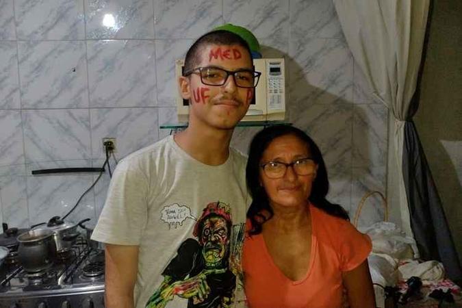 Diógenes e sua mãe, Raimunda Silva(foto: Arquivo Pessoal) Diógenes e sua mãe, Raimunda Silva(foto: Arquivo Pessoal)