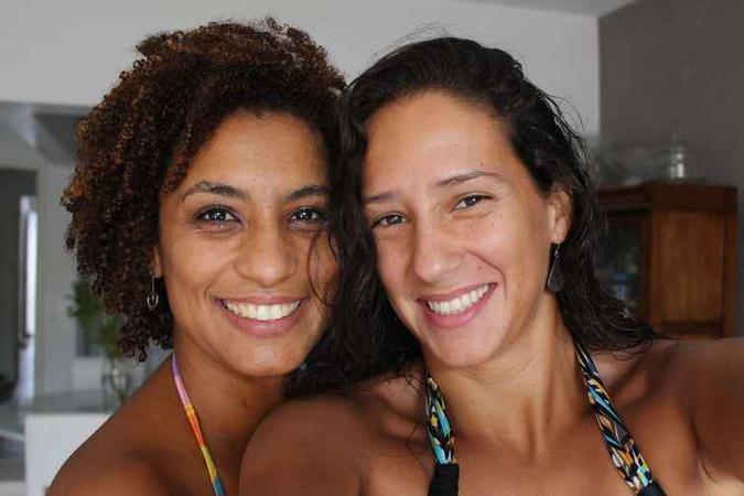 Marielle Franco, assassinada a tiros no Rio no dia 14 de maio, ao lado de Mônica Benício (foto: Arquivo pessoal ) Marielle Franco, assassinada a tiros no Rio no dia 14 de maio, ao lado de Mônica Benício (foto: Arquivo pessoal )