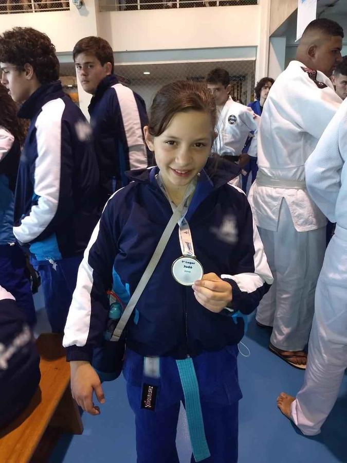 A prática do judô ajudou Júlia Acioli na socialização: desenvolvimento corporal(foto: Arquivo Pessoal) A prática do judô ajudou Júlia Acioli na socialização: desenvolvimento corporal(foto: Arquivo Pessoal)