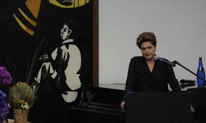 Dilma Rousseff foi a palestrante em aula inaugural de curso da Faculdade de Direito da UFMG(foto: Túlio Santos/EM/D. A Press) Dilma Rousseff foi a palestrante em aula inaugural de curso da Faculdade de Direito da UFMG(foto: Túlio Santos/EM/D. A Press)