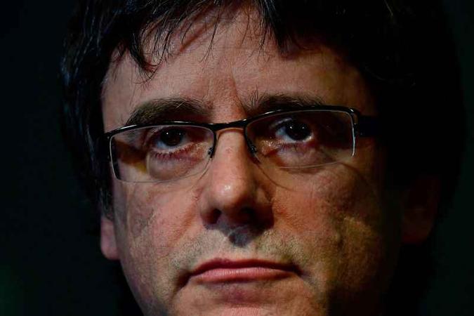 Puigdemont pediu, além disso, à justiça espanhola que Puigdemont pediu, além disso, à justiça espanhola que