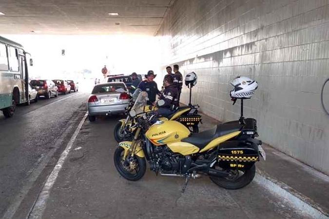 Multa aplicada é gravíssima, no valor de R$ 293,47, mais sete pontos na carteira(foto: Divulgação / PMDF) Multa aplicada é gravíssima, no valor de R$ 293,47, mais sete pontos na carteira(foto: Divulgação / PMDF)