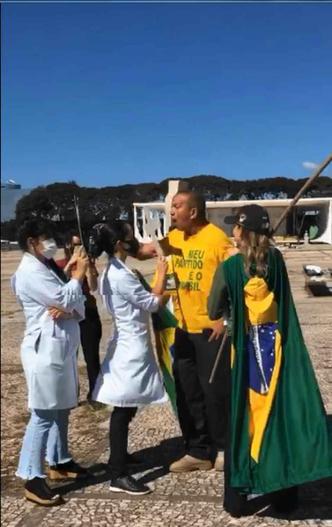 Bolsonaristas que agrediram enfermeiros durante ato na Praça dos Três Poderes são indiciados (foto: Reprodução ) Bolsonaristas que agrediram enfermeiros durante ato na Praça dos Três Poderes são indiciados (foto: Reprodução )