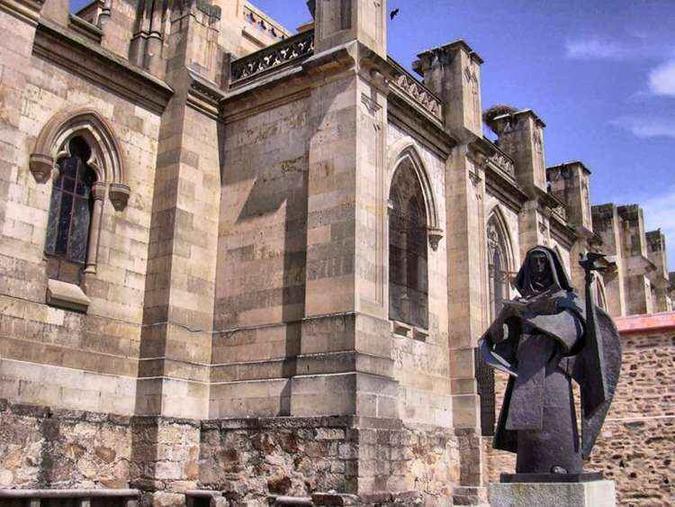 Catedral de Santa Teresa de Jesus: a igreja é um dos locais de peregrinação dos fiéis(foto: Wikimedia/Divulgação) Catedral de Santa Teresa de Jesus: a igreja é um dos locais de peregrinação dos fiéis(foto: Wikimedia/Divulgação)