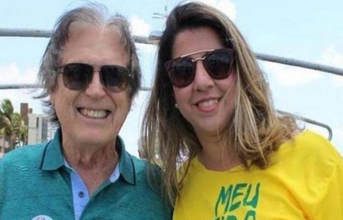 Mariana Nunes ao lado do presidente nacional do PSL, deputado Luciano Bivar (PSL-PE)(foto: Reprodução) Mariana Nunes ao lado do presidente nacional do PSL, deputado Luciano Bivar (PSL-PE)(foto: Reprodução)