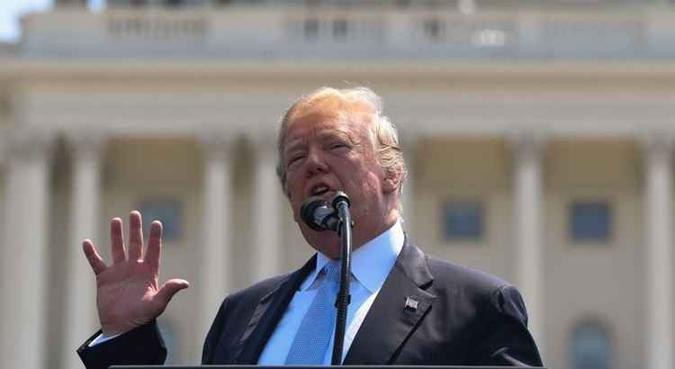 Trump qualificou a MS-13, uma gangue originada nos Estados Unidos, mas que tem raízes em El Salvador, de Trump qualificou a MS-13, uma gangue originada nos Estados Unidos, mas que tem raízes em El Salvador, de