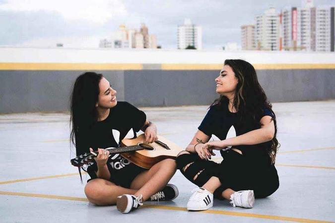 As irmãs Carol e Vitoria: respostas de músicas mostrando a perspectiva feminina (foto: Musique Press/Divulgação) As irmãs Carol e Vitoria: respostas de músicas mostrando a perspectiva feminina (foto: Musique Press/Divulgação)