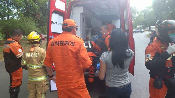 Vítima foi socorrida pelo Corpo de Bombeiros, por volta das 16h30(foto: Divulgação CMDF) Vítima foi socorrida pelo Corpo de Bombeiros, por volta das 16h30(foto: Divulgação CMDF)