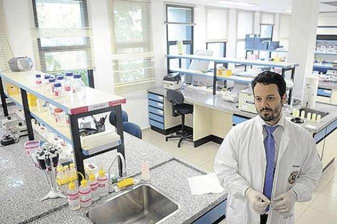 %u201CNão é algo como CSI, que você dá dois cliques e aparece até a foto da pessoa identificada. Nem nos Estados Unidos ocorre assim (%u2026) O método traz uma segurança incrível, sendo a probabilidade de um falso positivo algo estatisticamente improvável%u201D Hélio Buchmüller, perito da Polícia Federal(foto: Daniel Ferreira/CD/D.A Press) %u201CNão é algo como CSI, que você dá dois cliques e aparece até a foto da pessoa identificada. Nem nos Estados Unidos ocorre assim (%u2026) O método traz uma segurança incrível, sendo a probabilidade de um falso positivo algo estatisticamente improvável%u201D Hélio Buchmüller, perito da Polícia Federal(foto: Daniel Ferreira/CD/D.A Press)
