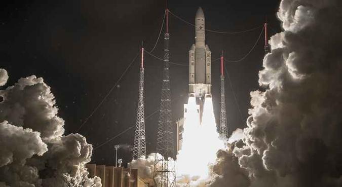De hoje até sua aposentadoria em 2023, o Ariane 5 será lançado menos de 20 vezes(foto: AFP) De hoje até sua aposentadoria em 2023, o Ariane 5 será lançado menos de 20 vezes(foto: AFP)