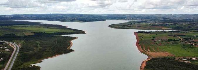 Vista aérea da Barragem do Descoberto: setembro com melhor nível do reservatório nos últimos três anos(foto: Breno Fortes/CB/D.A Press) Vista aérea da Barragem do Descoberto: setembro com melhor nível do reservatório nos últimos três anos(foto: Breno Fortes/CB/D.A Press)