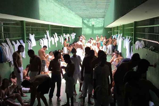 Na madrugada desta quinta-feira (27/10) dois presos agrediram um terceiro (foto: Sinpol/Divugação) Na madrugada desta quinta-feira (27/10) dois presos agrediram um terceiro (foto: Sinpol/Divugação)