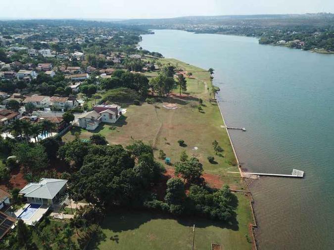 A liberação de alvarás provisórios deve beneficiar inicialmente obras de casas de até 1 mil m²(foto: Breno Fortes/CB/D.A Press) A liberação de alvarás provisórios deve beneficiar inicialmente obras de casas de até 1 mil m²(foto: Breno Fortes/CB/D.A Press)