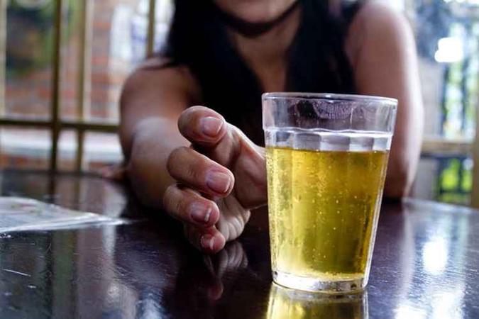 No caso dos jovens entre 10 e 24 anos, 7,4% das mortes e deficiências são atribuídas ao álcool(foto: Marcos Santos/USP Imagens) No caso dos jovens entre 10 e 24 anos, 7,4% das mortes e deficiências são atribuídas ao álcool(foto: Marcos Santos/USP Imagens)