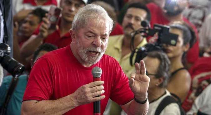 Lula foi condenado a 12 anos e um mês de cadeia por unanimidade entre os desembargadores da 8ª turma do TRF-4.(foto: MIGUEL SCHINCARIOL) Lula foi condenado a 12 anos e um mês de cadeia por unanimidade entre os desembargadores da 8ª turma do TRF-4.(foto: MIGUEL SCHINCARIOL)