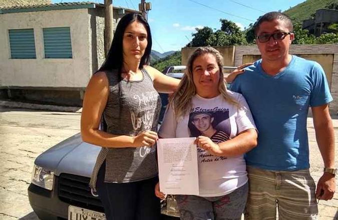 Isabel Soares foi sorteada na rifa beneficente e devolveu o veículo aos pais da criança(foto: Reprodução/Internet) Isabel Soares foi sorteada na rifa beneficente e devolveu o veículo aos pais da criança(foto: Reprodução/Internet)