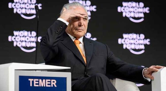 O presidente Michel Temer e o rei da Espanha, Felipe VI, desembarcam em Davos nesta quarta-feira(foto: Fabrice Cofrini/AFP ) O presidente Michel Temer e o rei da Espanha, Felipe VI, desembarcam em Davos nesta quarta-feira(foto: Fabrice Cofrini/AFP )