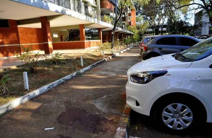 Maria Vanessa foi assassinada em frente ao bloco onde morava, na 408 Norte(foto: Minervino Júnior/CB/D.A. Press) Maria Vanessa foi assassinada em frente ao bloco onde morava, na 408 Norte(foto: Minervino Júnior/CB/D.A. Press)