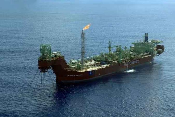 Plataforma na Bacia de Santos: exploração de petróleo contratada pelo governo dará resultado só em 2021(foto: Agência Petrobras/Divulgação) Plataforma na Bacia de Santos: exploração de petróleo contratada pelo governo dará resultado só em 2021(foto: Agência Petrobras/Divulgação)